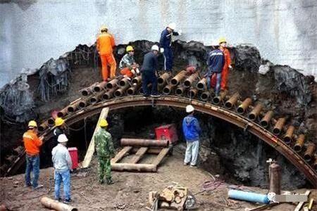 白河隧道钢花管支护案例